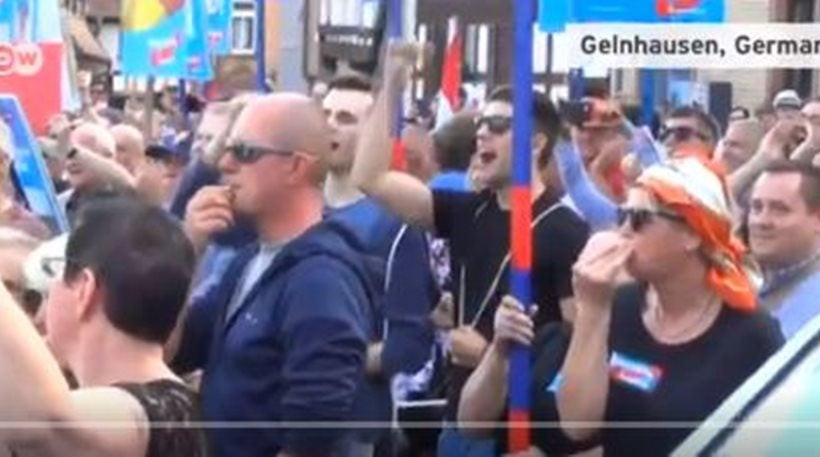 Βίντεο: Γερμανοί φωνάζουν στην Μέρκελ «φύγε», «λες ψέμματα»!